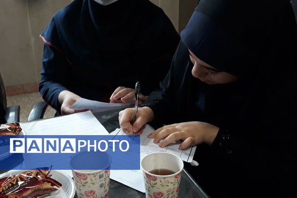 رقابت دانش‌آموزان منتخب در انتخابات منطقه‌ای شورای دانش‌آموزی بهارستان دو