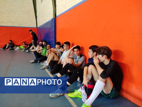 مسابقات فوتسال درون مدرسه به مناسبت هفته تربیت بدنی برگزار شد 
