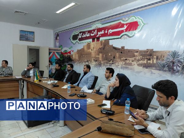نشست هم‌اندیشی مشاوران جوان استاندار کرمان با گروهی از جوانان شهرستان بم 