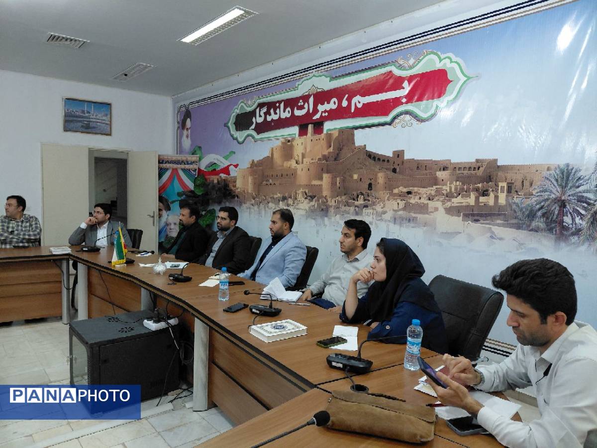 نشست هم‌اندیشی مشاوران جوان استاندار کرمان با گروهی از جوانان شهرستان بم 