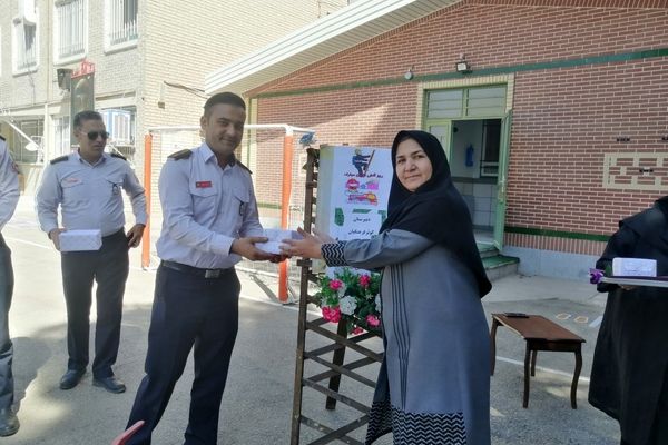 بزرگداشت روز آتش و ایمنی در دبیرستان کوثر فرهنگیان 