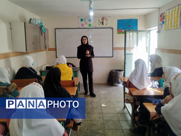 میزخدمت پزشکی رایگان برای دانش‌آموزان کم برخوردار درمدارس