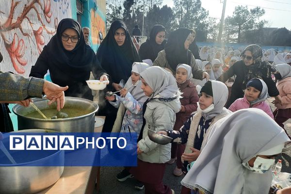 طنین مهر علوی در مدارس پیشوا؛ گرامیداشت میلاد مولود کعبه و روز پدر