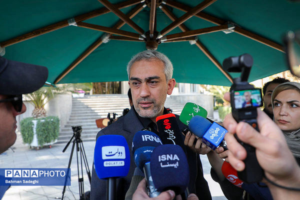  سیگنالی از کاهش درآمد نفتی تاکنون دریافت نکرده‌ایم / به وضعیت گمرک رسیدگی می‌کنیم