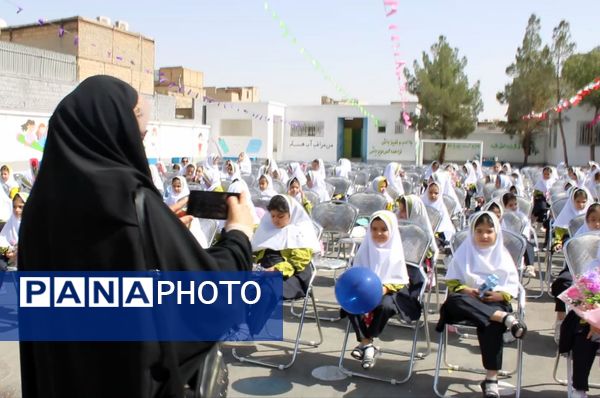 برگزاری جشن شکوفه‌ها در مدرسه عصمت شهرستان رباط کریم 