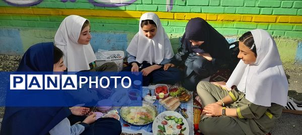 صبحانه سالم به مناسبت هفته سلامت در مدرسه ربابه هاشمیان یزدی شیروان