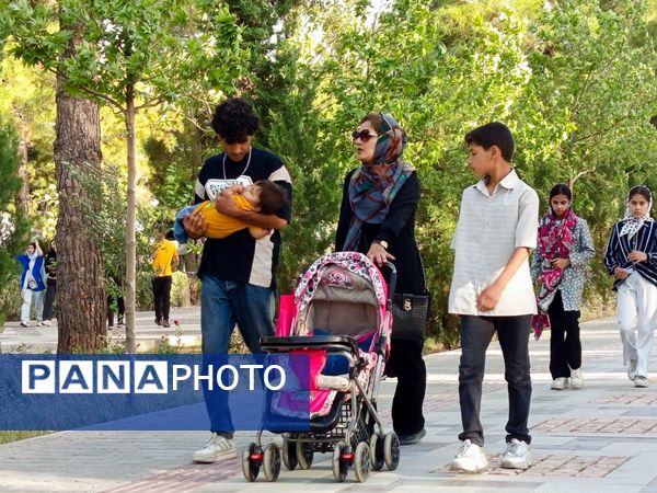قدم هایی به عشق معلمان
