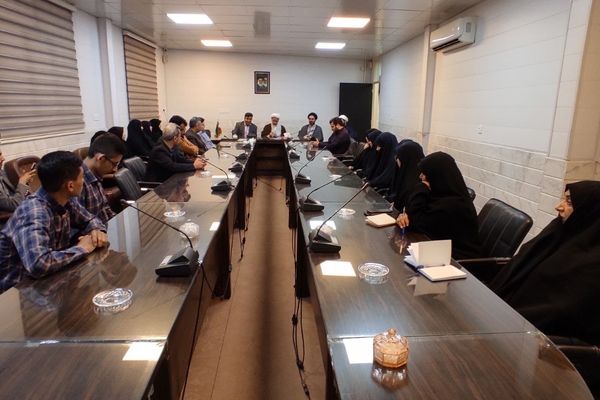 دیدار کادر آموزشی مدارس و دانش‌آموزان با امام جمعه شهرستان ساوه