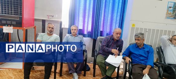 برپایی میز خدمت ادارات در مصلای نماز جمعه شهرستان محمودآباد