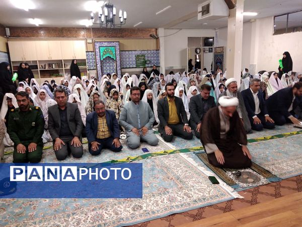آیین نواخته شدن زنگ نماز در دبیرستان نجمه