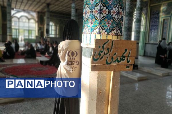 غبارروبی و عطر افشانی گلزار شهدای شهر بار در هفته دفاع مقدس