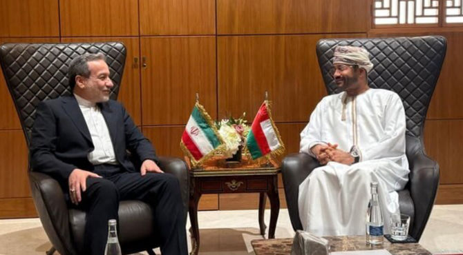 رایزنی وزیران خارجه ایران و عمان درباره موضوعات منطقه‌ای و بین‌المللی