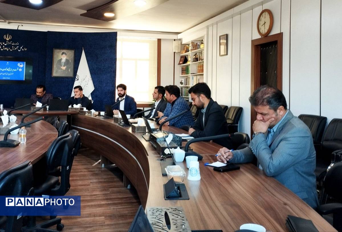 نشست هم‌اندیشی کارشناسان روابط عمومی با مدیر کل آموزش و پرورش خراسان رضوی