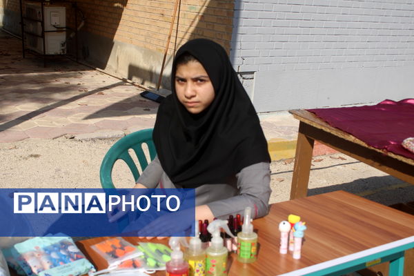 جشن دهه فجر انقلاب اسلامی در دبیرستان رضوان شهرستان بوشهر