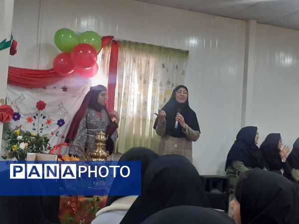 مدرسه نمونه سردار شهید محمدی پور خلیل آباد میزبان شادی یلدا 