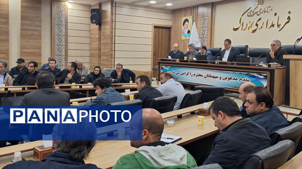 بررسی مسائل جامعه کار و تولید در نشست ویژه تشکل‌های کارگری با فرماندار اراک
