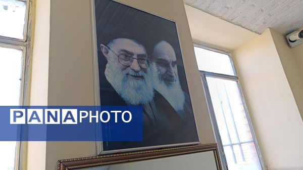 نمایشگاه مدرسه انقلاب در دبیرستان امام رضا (ع)