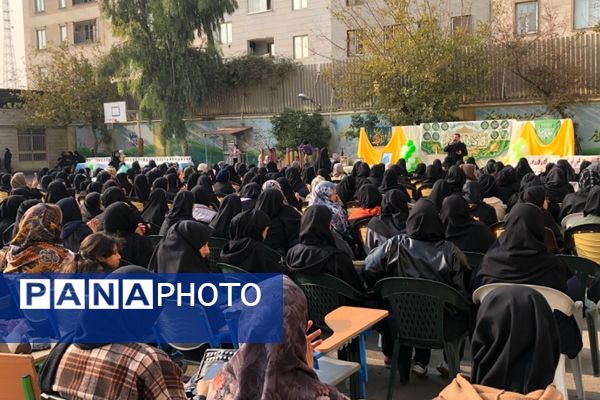 جشن روز مادر در دبیرستان دخترانه عاشورا ناحیه دو شهرری 