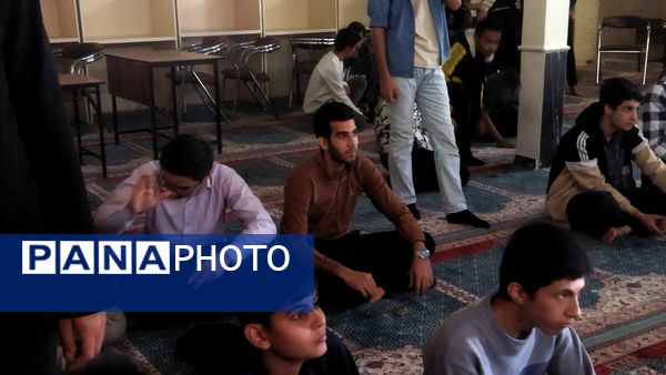 قرائت زیارت حضرت فاطمه (س) در دبیرستان شاهد ابوذر غفاری 