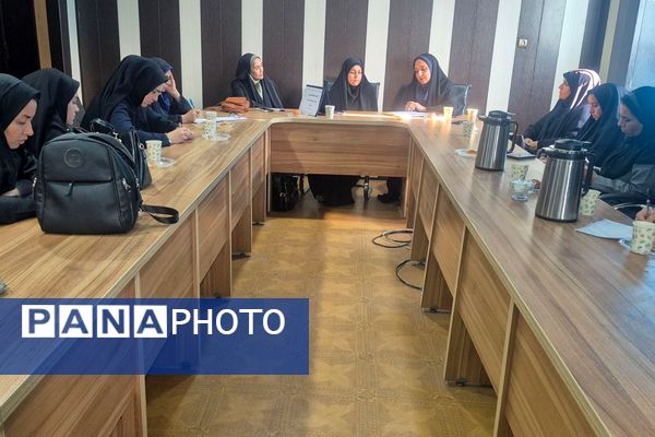 جلسه توانمندسازی نیروی های جدید الاستخدام حوزه پرورشی اداره آموزش و پرورش کهریزک 