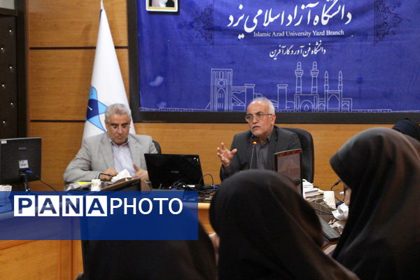 نشست خبری رئیس دانشگاه آزاد اسلامی یزد با اصحاب رسانه