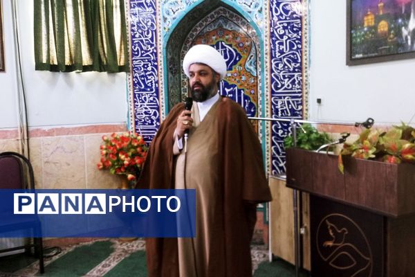 برپایی نماز جماعت مدارس کهریزک با حضور امام جمعه منطقه 