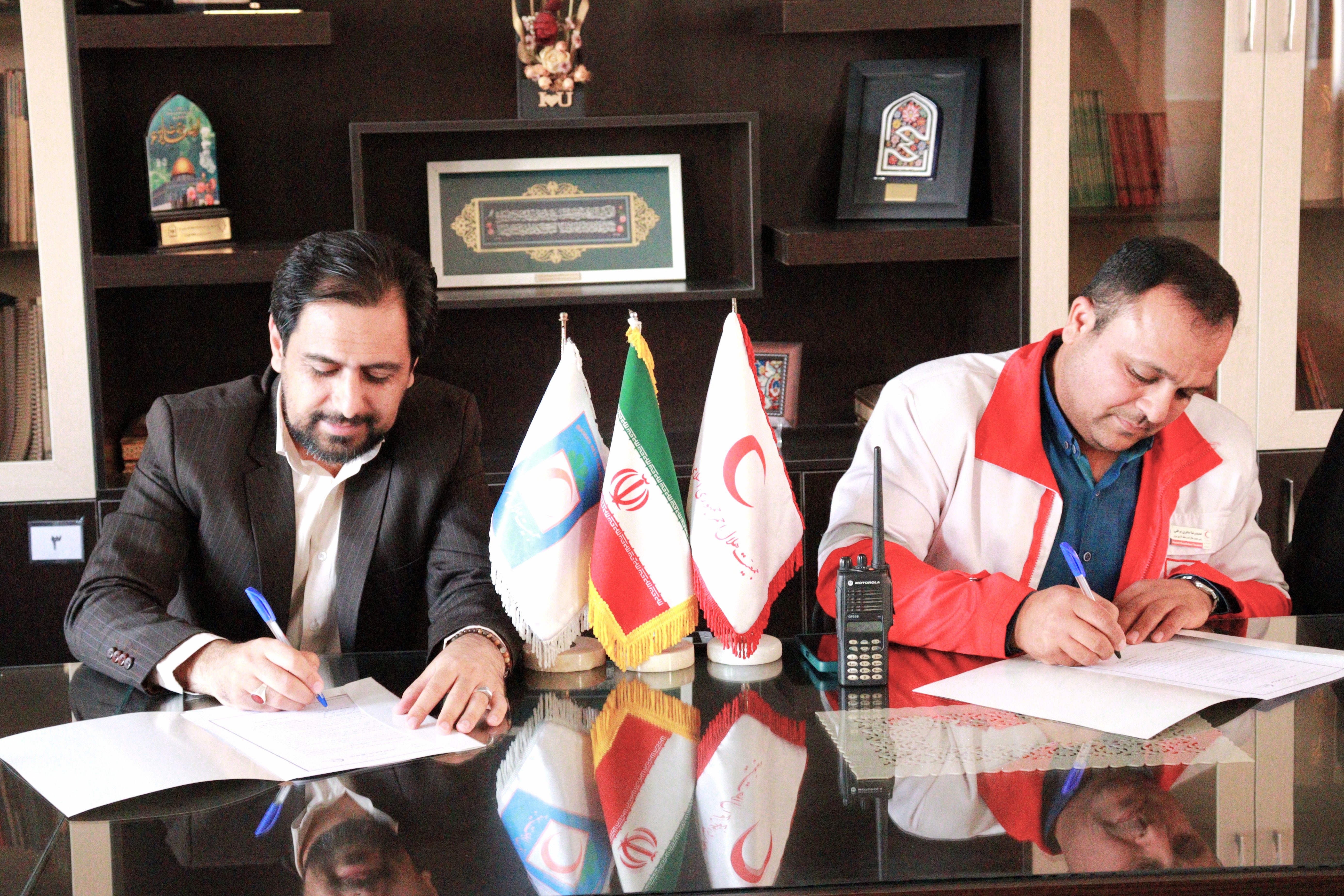 امضای اعتبارنامه کانون‌های هلال‌احمر مدارس منطقه ۱۴ با هدف تقویت فعالیت‌های آموزش امدادی