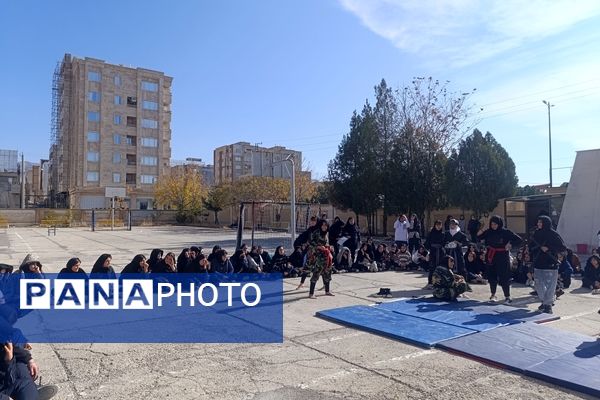 المپیاد ورزشی در هنرستان فاطمیه