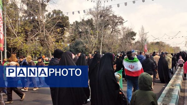 جشن پیروزی انقلاب در خیابان‌های تهران