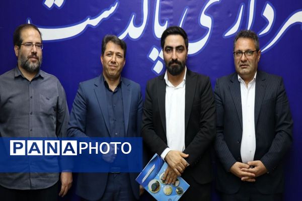 نشست صمیمانه شهردار پاکدشت با خبرنگاران و اصحاب رسانه