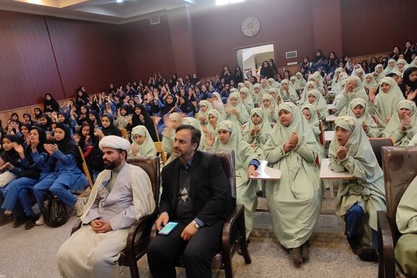 ضیافت افطاری در دبستان  حضرت معصومه (س) مصلی نژاد ناحیه پنج 