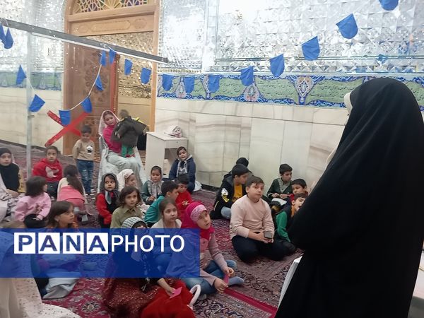 اجرای برنامه هایی زیبا و شاد برای کودکان در شهرستان کاشمر 