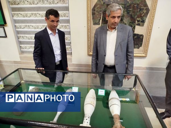 بازدید فرماندار کاشمر از موزه دفاع مقدس در زیارتگاه شهید مدرس(ره)
