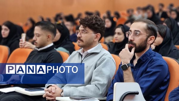 جشنواره تخصصی هوش مصنوعی در هفته هوش مصنوعی در دانشگاه آزاد واحد کرج 