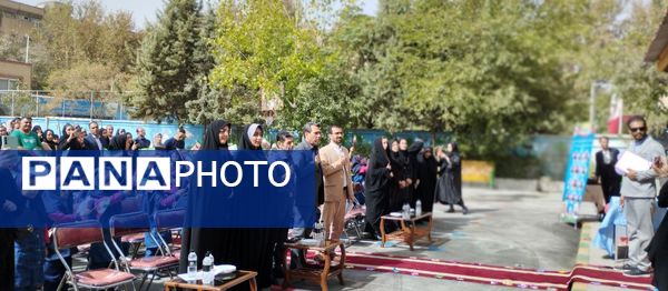 جشن شکوفه ها در دبستان شهید رضا نایب ناحیه۴ مشهد
