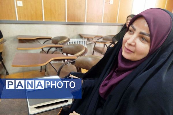 برگزاری کارگاه هوش مصنوعی ، آموزش معکوس و تولیدمحتوا برای سرگروه های آموزشی در ناحیه یک شهرری