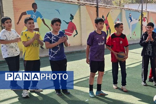 بازدید معاون تربیت بدنی و سلامت اداره کل از اتاق بازی و یادگیری دبستان شاهد شهید قدوسی