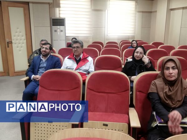 برگزاری دوره تربیت مربی پایه داوطلبی ویژه رابطین و مراقبین سلامت مدارس در ملارد