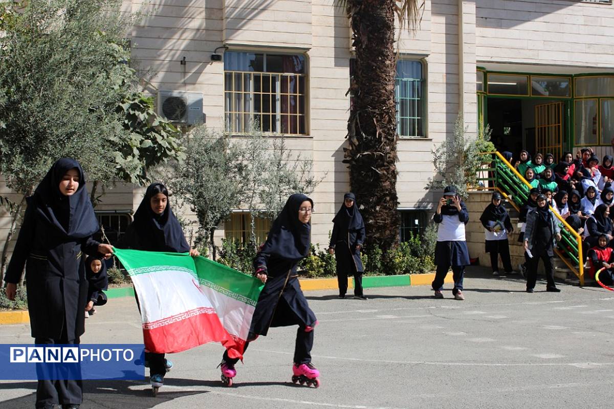 برگزاری جشنواره ورزشی در مدرسه شهید غیوری ناحیه یک شهرری