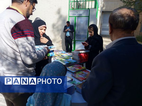 جمعه بازار کتاب در کاشمر