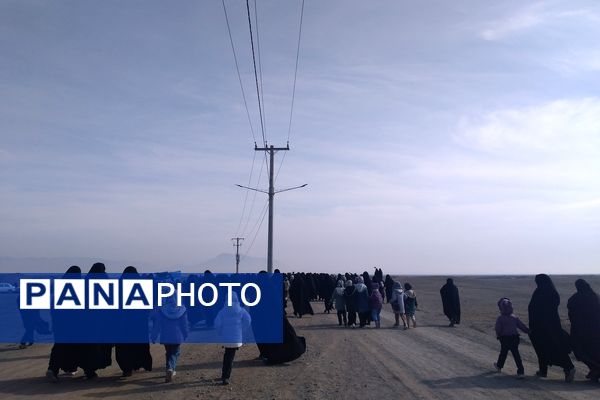 پیاده‌روی خانوادگی به مناسبت نیمه شعبان در روستای زوزن