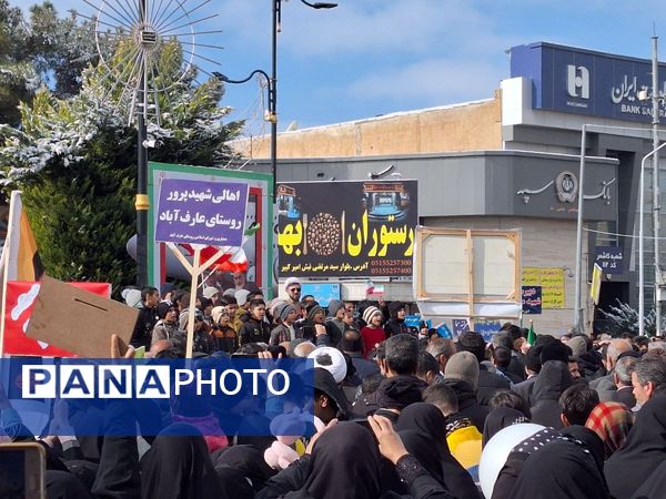 راهپیمایی ۲۲بهمن در شهرستان کاشمر با حضور پر رنگ مردم برگزار شد 