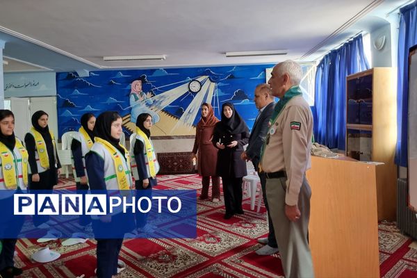 بازدید رئیس سازمان دانش‌آموزی کردستان و ارزیابان کشوری از روند فعالیت پیشتازان