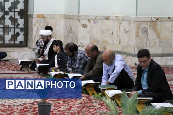  محفل انس با قرآن کریم در زیارتگاه شهید مدرس (ره)