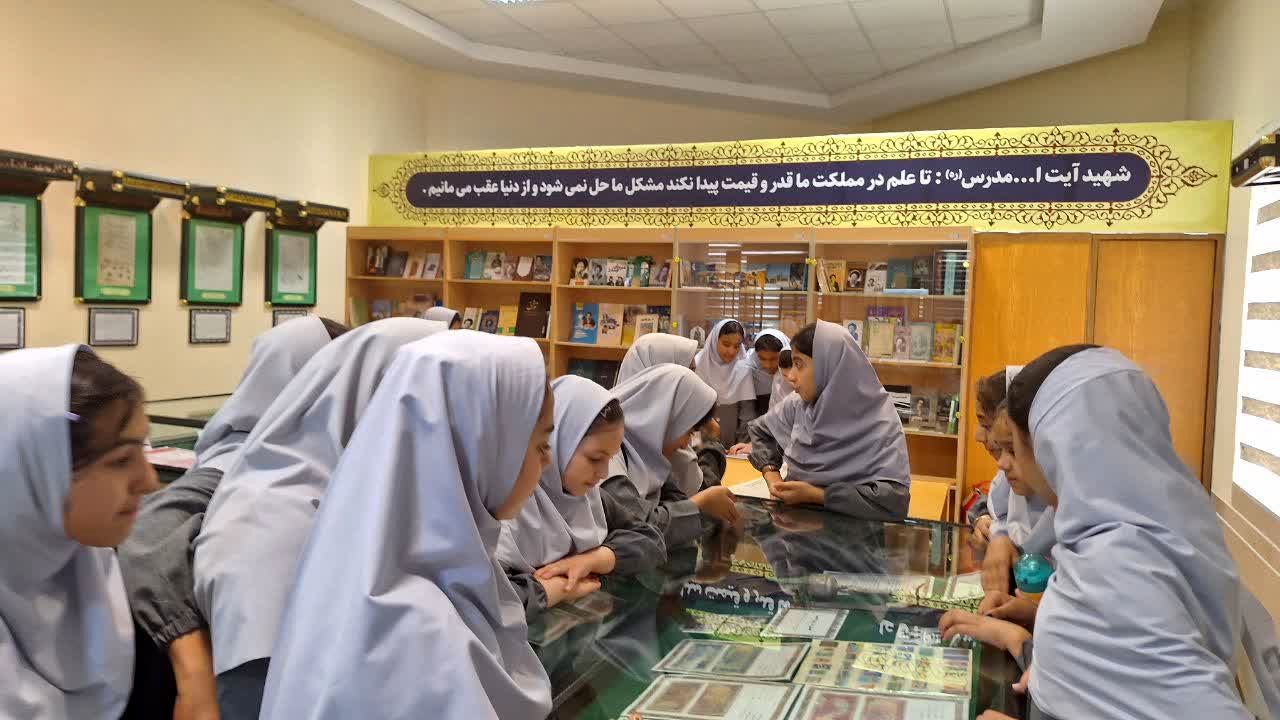 بازدید مدارس شهرستان کاشمر از موزه زیارتگاه شهید آیت الله مدرس (ره)