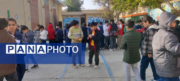 برگزاری بازارچه دانش‌آموزی در مدرسه شهدای فرهنگی شهرستان شیروان