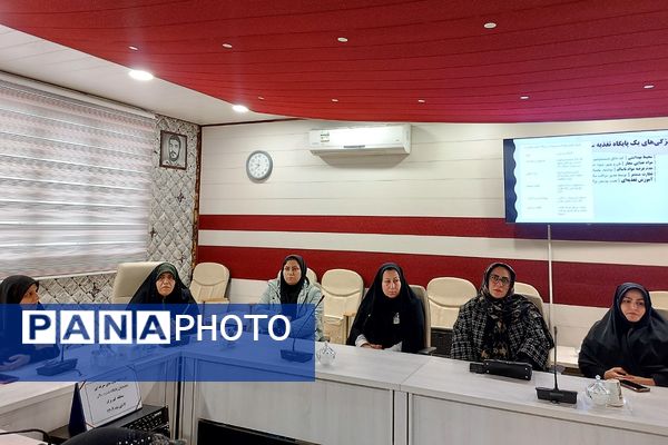 دوره صلاحیت‌های حرفه‌ای متصدیان پایگاه تغذیه سالم منطقه کهریزک 