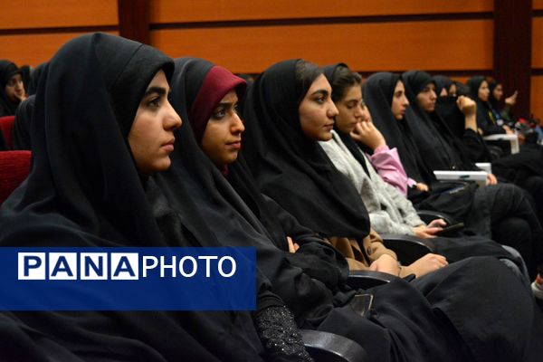 بدرقه دانش‌آموزان بهارستانی به راهیان‌نور