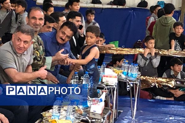 حضور معاون زمینی ارتش جمهوری اسلامی ایران در کنار پیشکسوتان و قهرمانان کشتی در سالن ورزشی الزهرا ناحیه 2 شهرری 