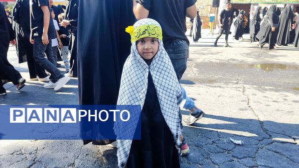 جاماندگان اربعین حسینی در  راهپیمایی حرم تا حرم نیشابور 